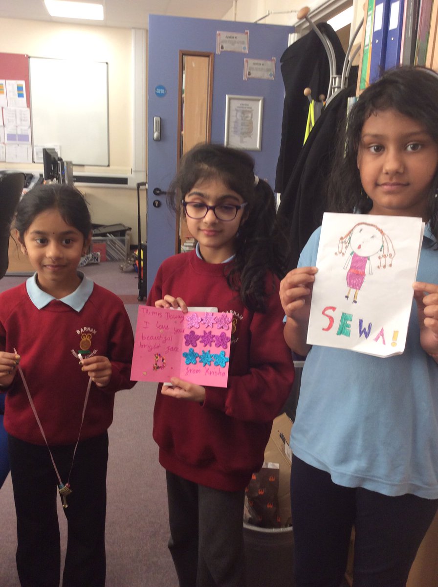 BarhamPrimary's tweet photo. More #RandomActsOfKindness for #SewaWeek2017 from chn in 3J. A handmade necklace and 2 handmade cards. #ThankYou #BeingKind #GoBarham https://t.co/3iYlWsTLgp