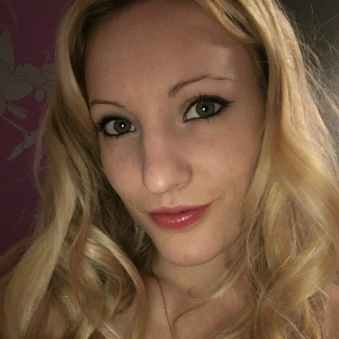 Ein sch&ouml;nen Abend euch noch 💋# Selfi# Blond# Camgirl # https://t.co/HglG3fszUK<a href="/tag/blond"class="tags"><span>#blond</span></a><a href="/tag/sexy"class="tags"><span>#sexy</span></a><a href="/tag/cam"class="tags"><span>#cam</span></a><a href="/tag/niedlich"class="tags"><span>#niedlich</span></a><a href="/tag/termin"class="tags"><span>#termin</span></a><a href="/tag/dildocontroll"class="tags"><span>#dildocontroll</span></a>