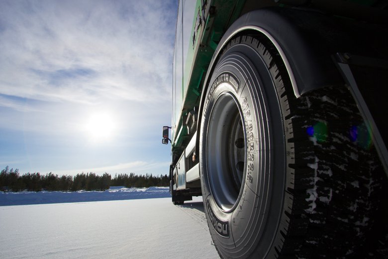 westernxpressca's tweet photo. With a little winter preview this week, some winter tips to keep safe https://t.co/uvefzrUfg9 #winteriscoming #trucksafety #tiptuesday https://t.co/pSJMp9fazV