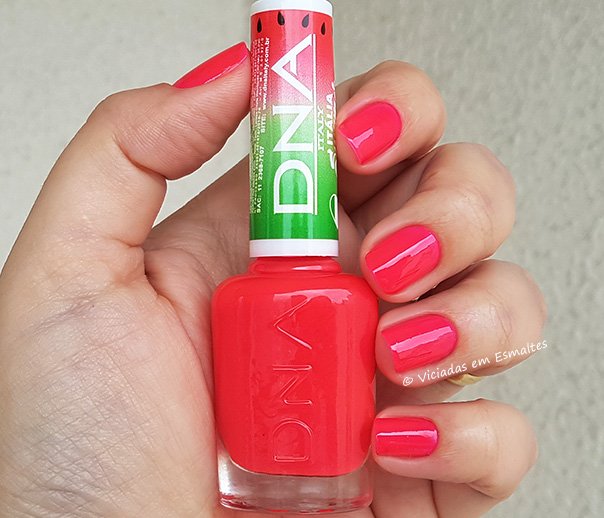 vicioemesmalte's tweet photo. O #esmalte Capri #DNAItaly tem o tom rosa bem vivo, faz parte da Coleção Itália Summer. Acesse https://t.co/1lDABRbPKk #ViciadasEmEsmaltes 💅 https://t.co/Tpgsi28mTL