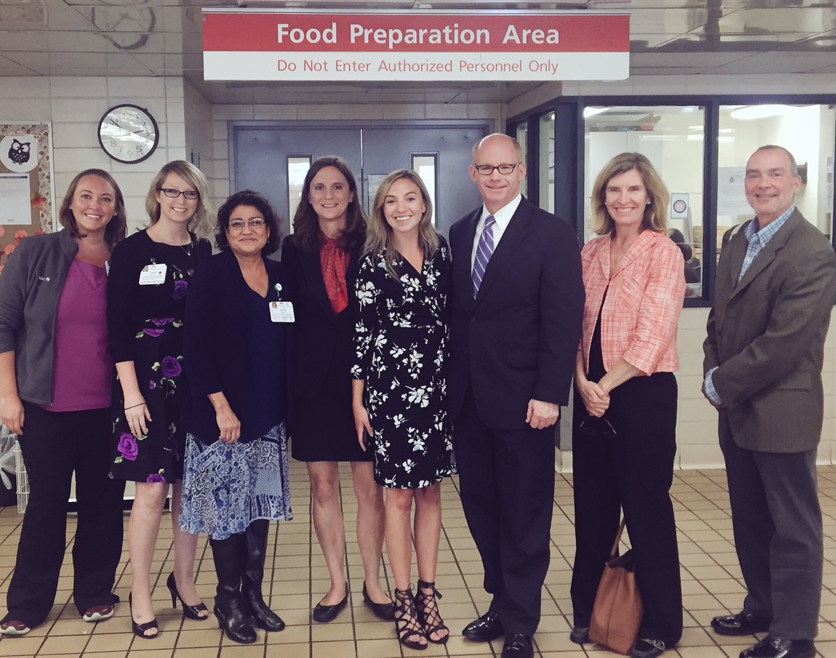 ilenviro's tweet photo. Great to have @DonHarmonIL join us for a tour of @RushOakPark compost operation with @SevenGensAhead! Diverting waste, creating jobs https://t.co/nUTWceyNoU