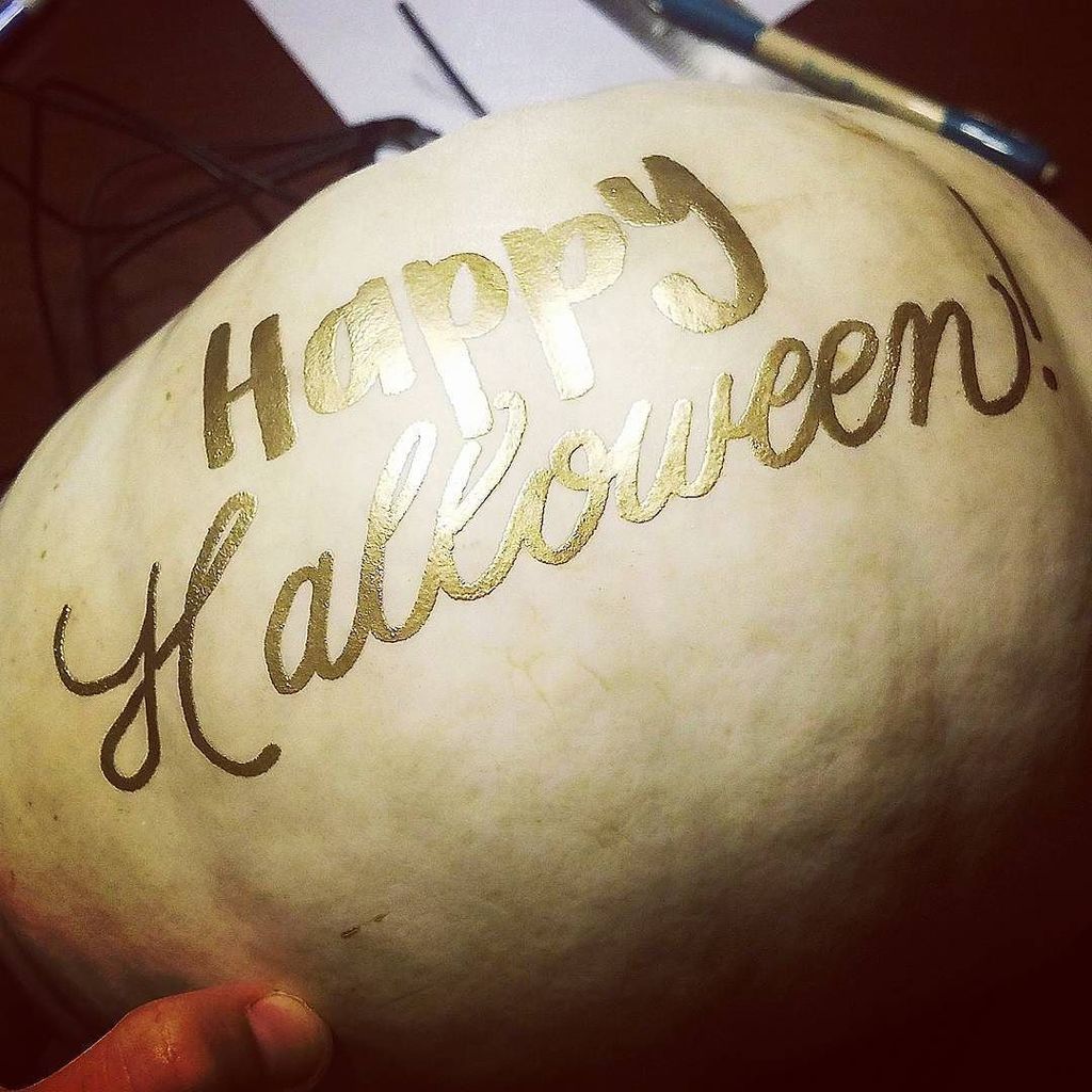 selcatron's tweet photo. Embossed a white pumpkin with gold for #goodtypetuesday π
#goodtype #goldtype #embossing #calligraphy #moderncalli⦠https://t.co/TimIREXic4 https://t.co/toO5DpxEaI