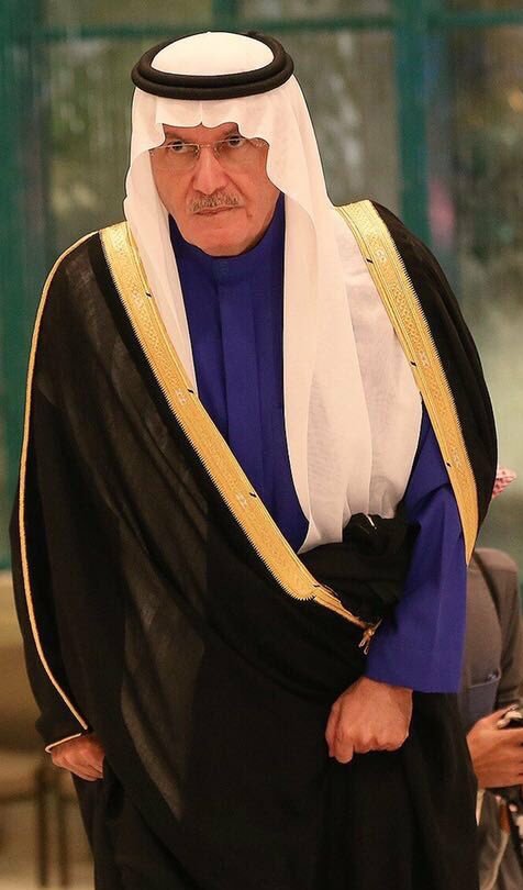 k_alsh3laan's tweet photo. إني لأسكبُ وجهي بسمةً ورضا
إذا تمطت على الأوجهُ السودُ
إذا أطلَّ علي الحزن أُخرجُها
(خضراءَ) تزحم جنبيها المواعيدُ
#خالد_بن_عبدالله #الاهلي https://t.co/ikjYIzItPw