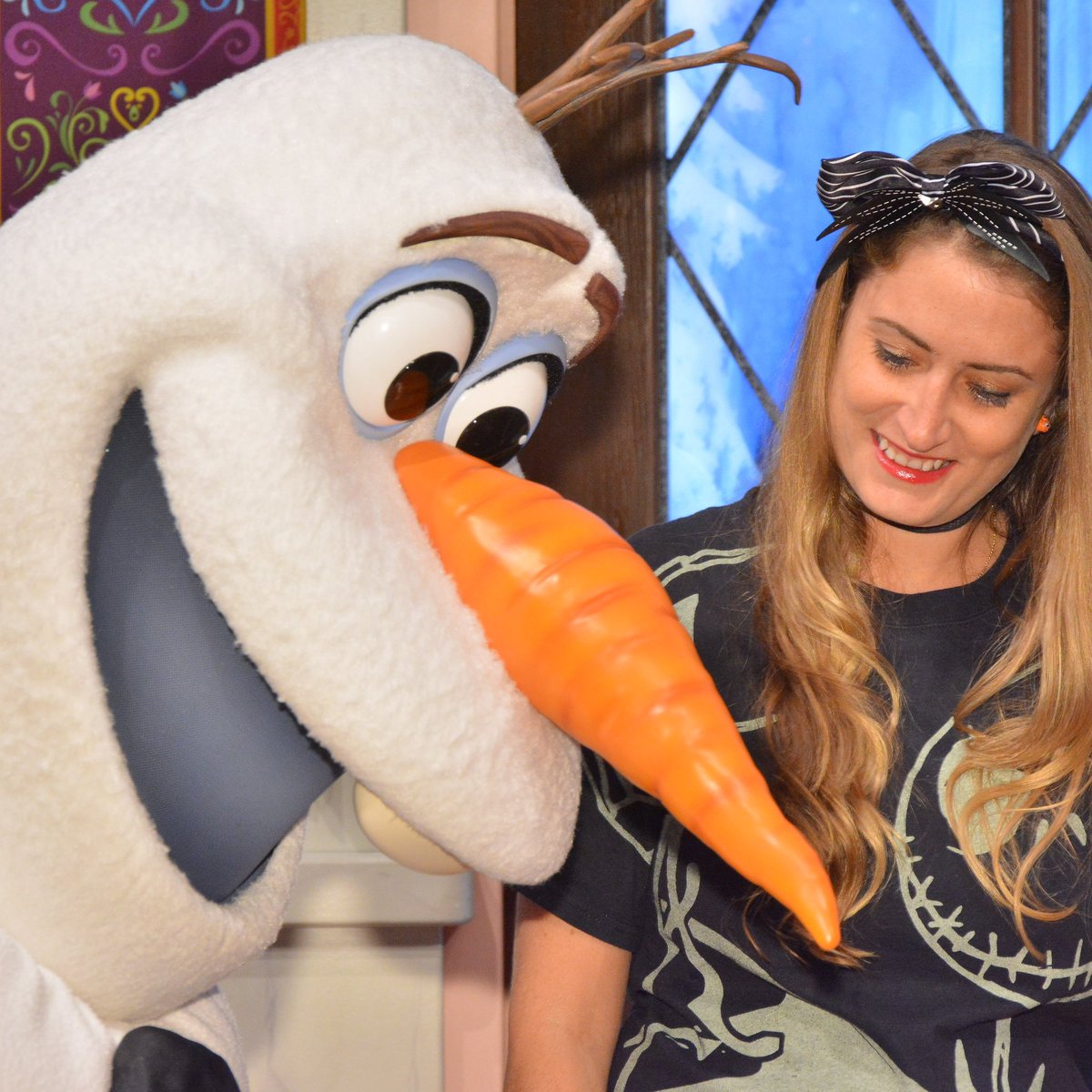 fairyguidemom's tweet photo. Olaf writing me a love note #olaf #meltmyheart #disneyland #disneykids #meetngreet #smiles #happylife #disneyhelp #disneyhack #momlife https://t.co/eiPC8irCuW