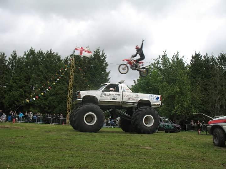 FlyinRyanstunts's tweet photo. 2011 Ellesmere Port https://t.co/4fczyWa4iD
