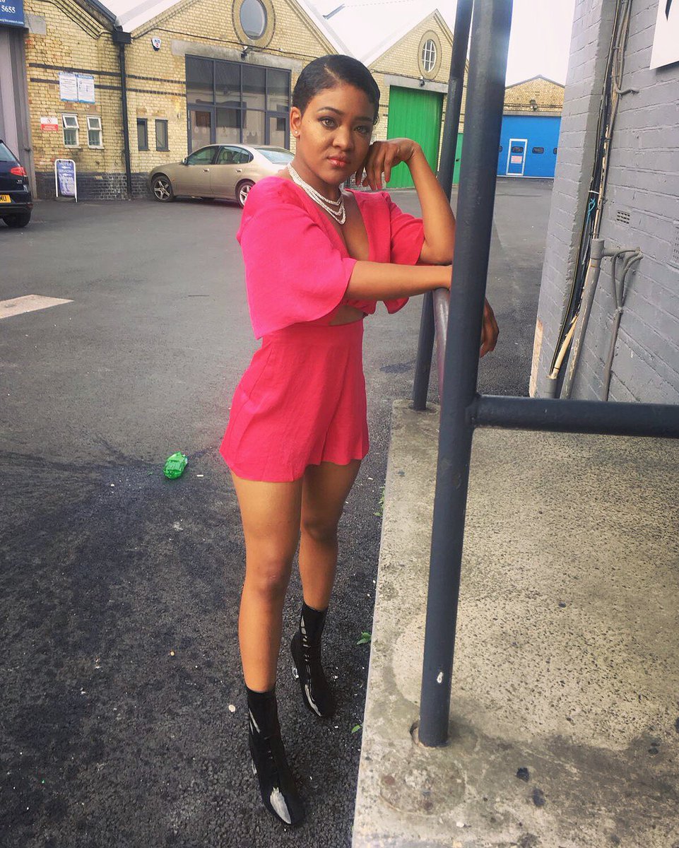 Erii02DaSilva's tweet photo. It's pink bitch ๐ #shootsettings #dancer #heelscommercial https://t.co/RR5lC8Pon7