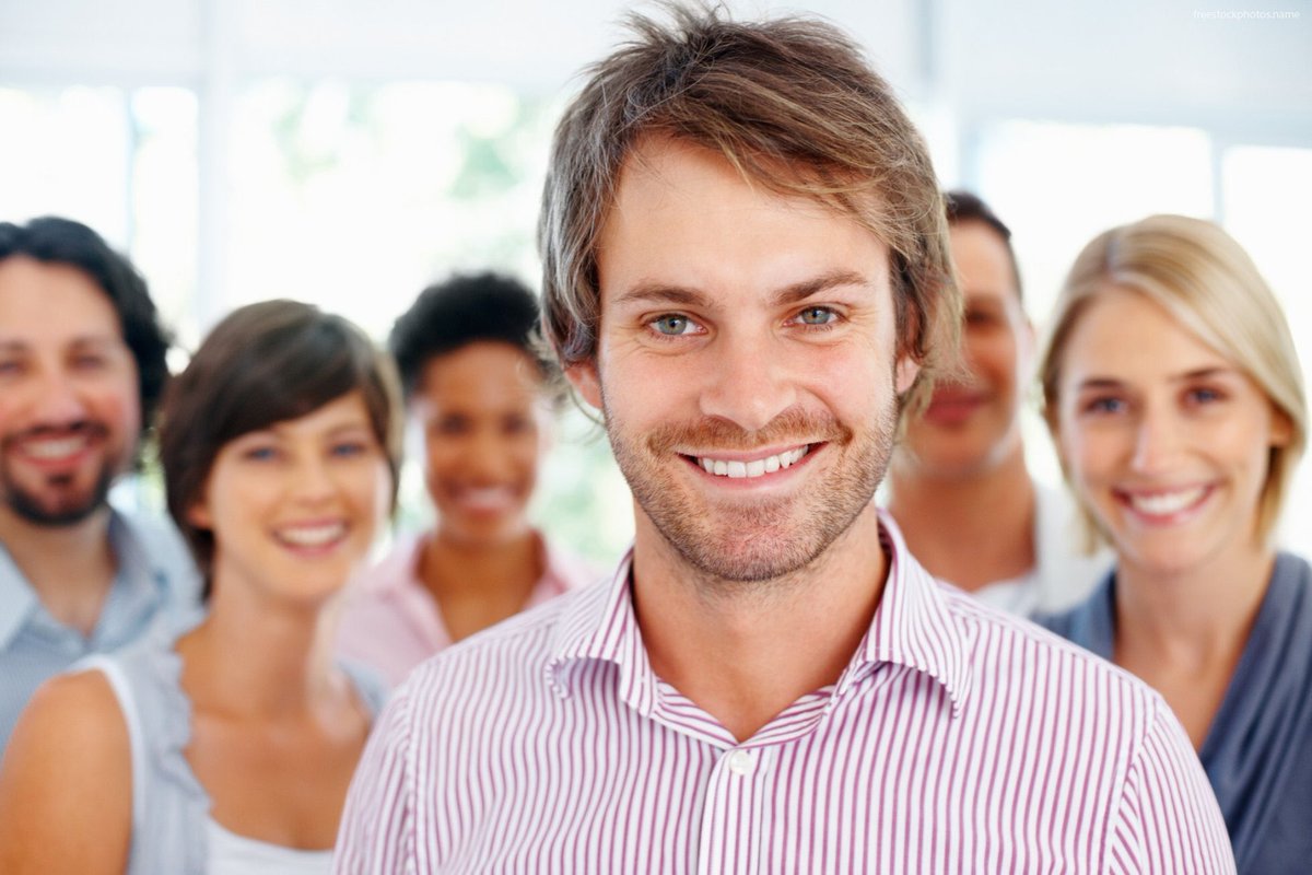 Et si se forcer à sourire nous rendait (vraiment) plus heureux ? e-rse.net/sourire-bonheu…