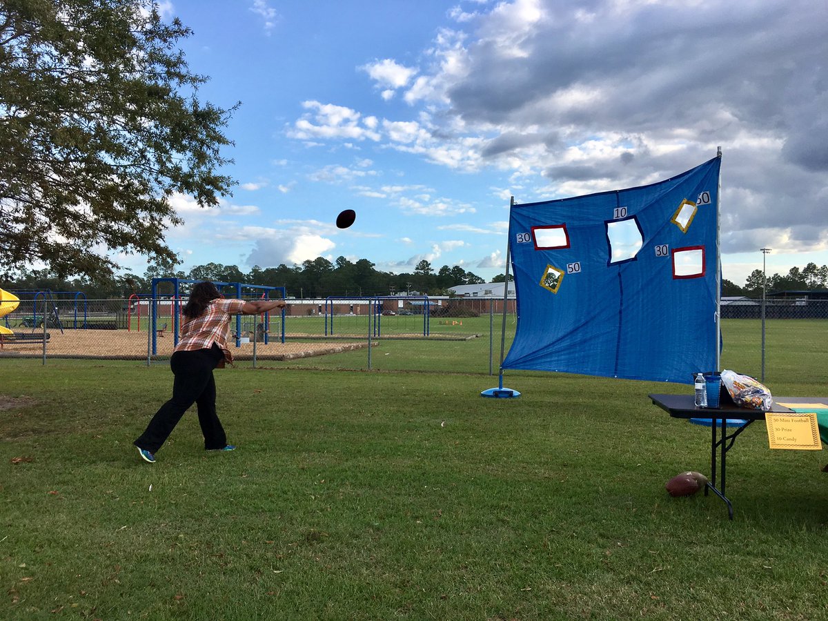 HMunsayac's tweet photo. Come join us at the Jeff Davis Elementary Fall Festival! 6:00-8:00pm #jdcselem #jdcs #jdes https://t.co/SztGCMoTbu