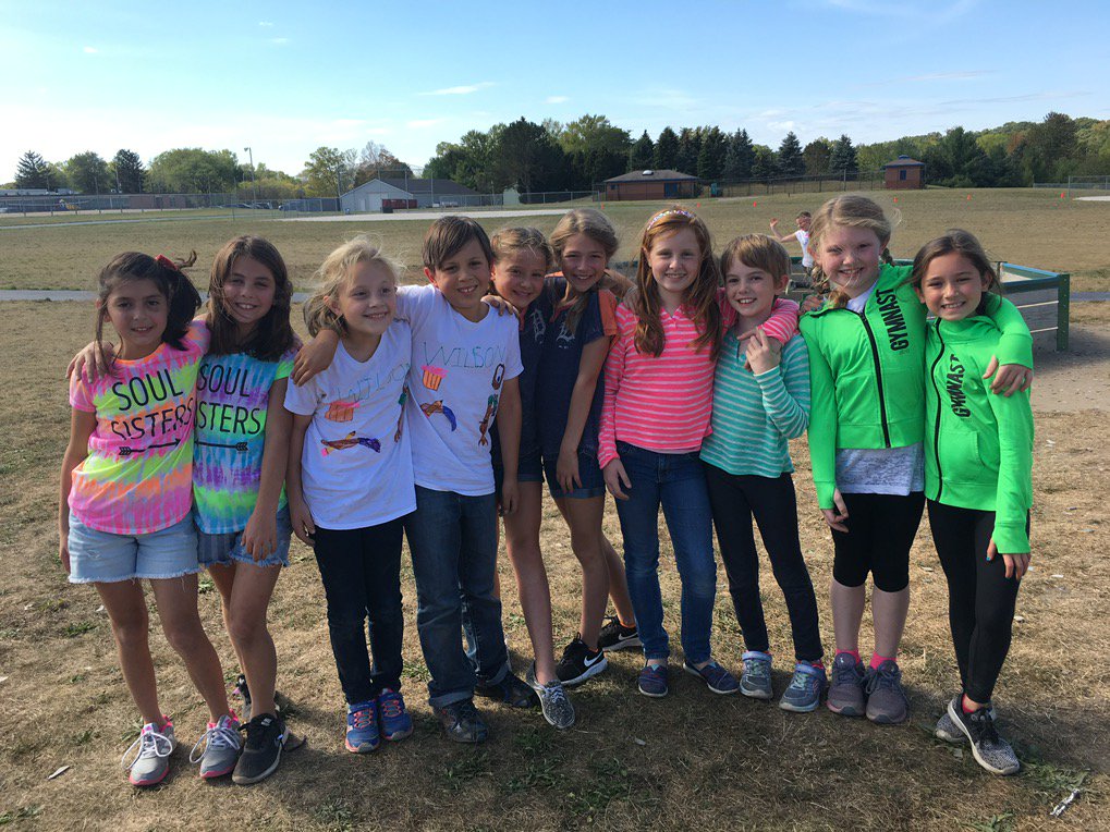 LisaMLatona's tweet photo. Double the spirit, double the fun! Twin Tuesday  #heritagelearn https://t.co/LJ3mL0VKbI