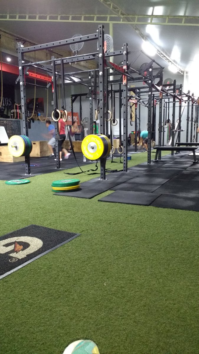 OliDiOlivo's tweet photo. #LoQueMasDisfrutoEs compartir tiempo con mi hijo Haremos clase de #CrossFit #AxiosTeam a ver si no #MeMuero #Sobreviviente #AVerSiLaCuento https://t.co/asMmEfcKlL