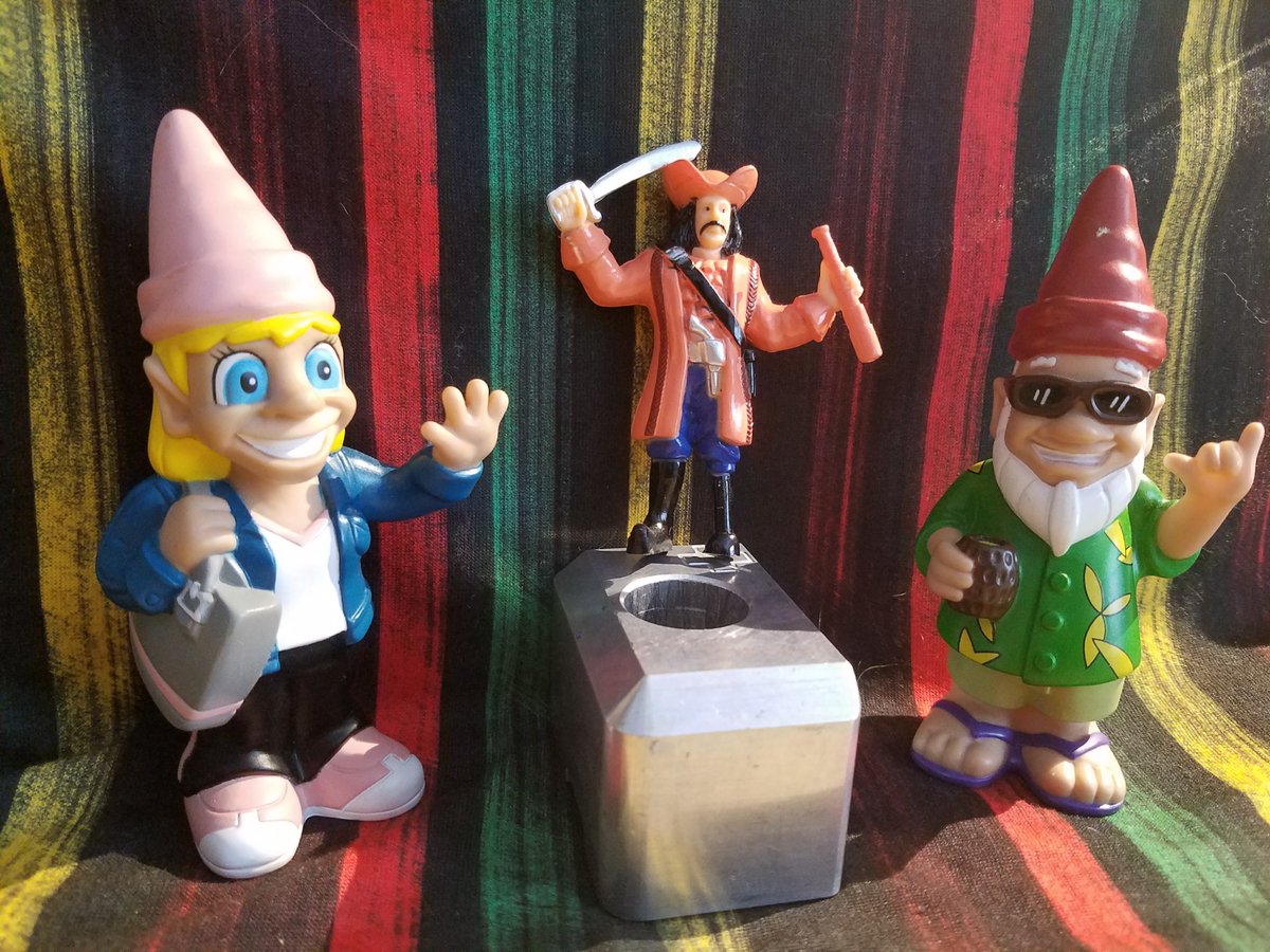 Timothy_Tabitha's tweet photo. Getting ready to head to Long Beach 4 Buccaneer Days. #gnomads #timothytabitha #tripofalifetime #travel #travellinggnomes #sailing #buccdays https://t.co/l5Mq2YWUt1