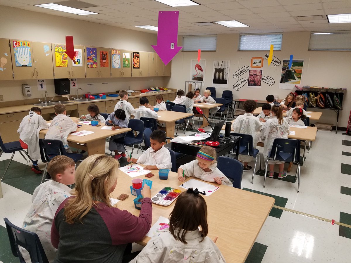 Jess_Romney's tweet photo. Mix one part Kindergarten, one part paint, then sprinkle some imagination and you get masterpieces!!@FrankKISD #kisdOneADay https://t.co/iqP1wcJSci