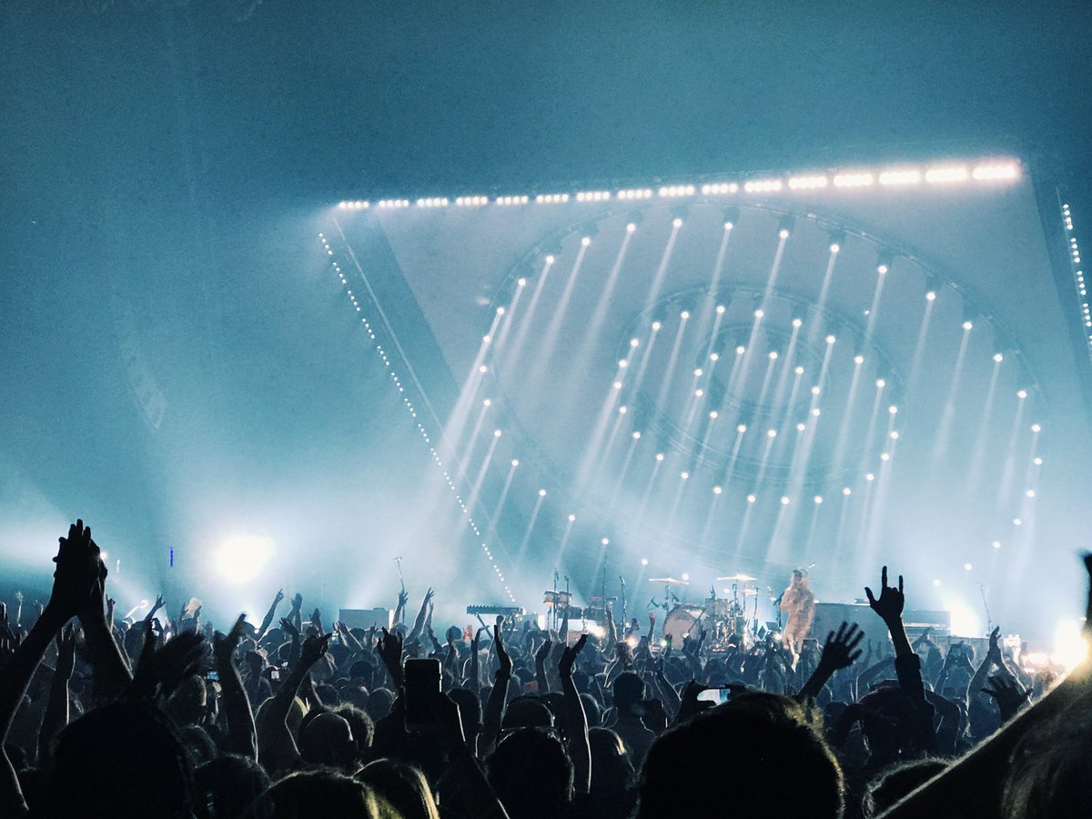 lindsfo's tweet photo. Thank you @yelyahwilliams &amp; @paramore for an amazing show last night! ♥️ https://t.co/PD6WvBTlqY