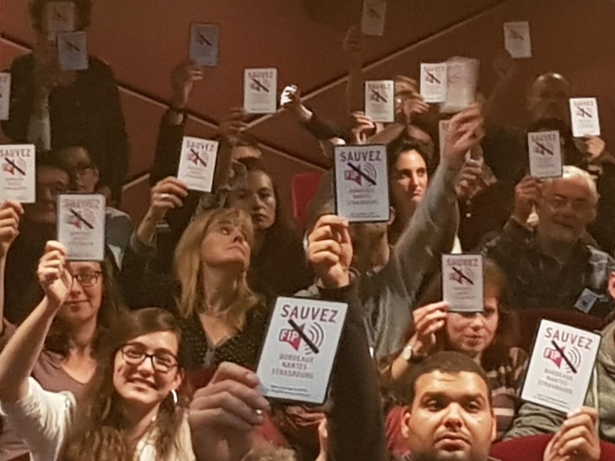 AlainFontanel's tweet photo. Proximité et diversité, musique et bonne humeur c le crédo @fipradio c'était aussi celui de la soirée de soutien @TNS_TheatrStras #Fipettes https://t.co/QLsCUXvXQO