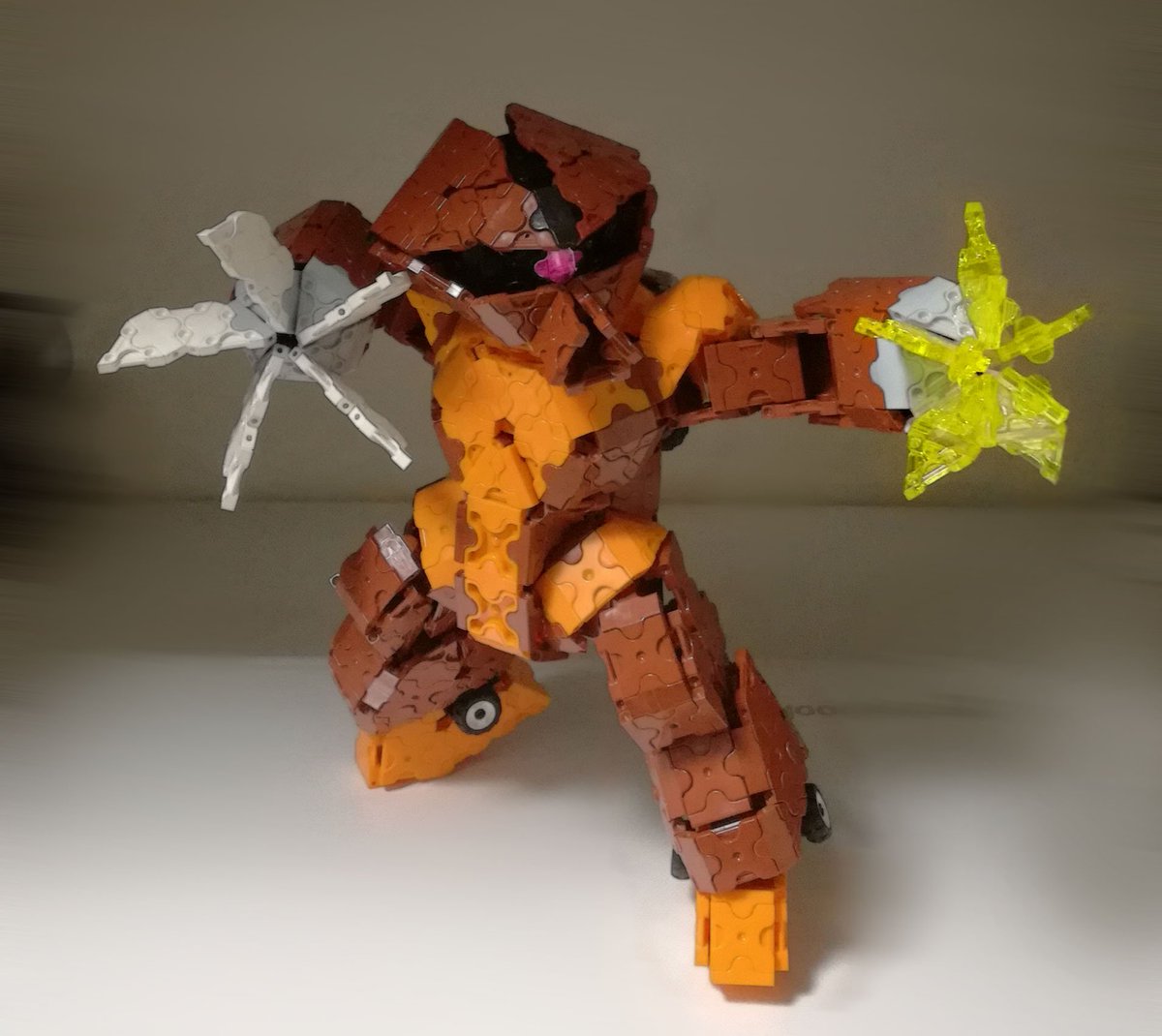 Tako Twitter वर アッガイ 10月専用装備 月末には解体されてるかもしれないので今のうちに 2枚目は 最終版 てっぺんのモノアイレールができました モノアイはメタリックパーツ使用