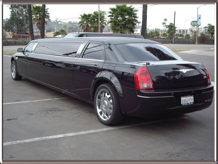 SpectrumLimo's tweet image. We have last minute deals for Limousines/Party Buses for Saturday's Jason Aldeen Concert at Mattress Firm.  Call 619-225-8466