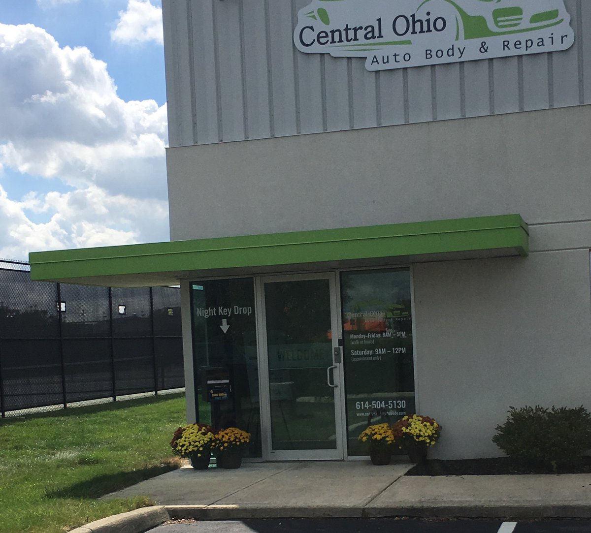 central_OH_auto's tweet photo. Let us help you get your car fixed on these perfect fall days!! #Columbus #cars #repair #fall https://t.co/Gt0gT1lQ9J