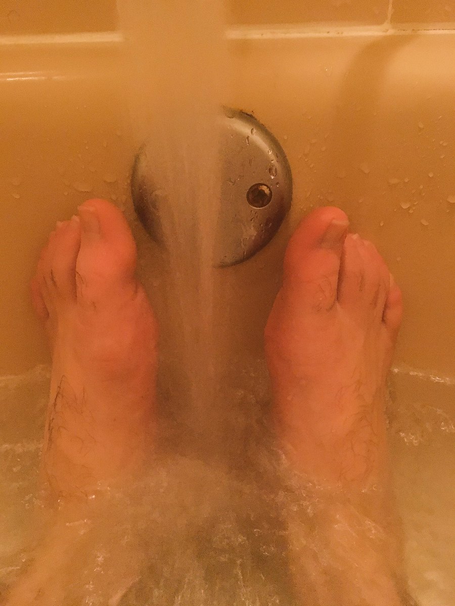 Foot_Dom's tweet photo. You wish these feet were on your face. Admit it 😂 https://t.co/PYh7L8Jk0J