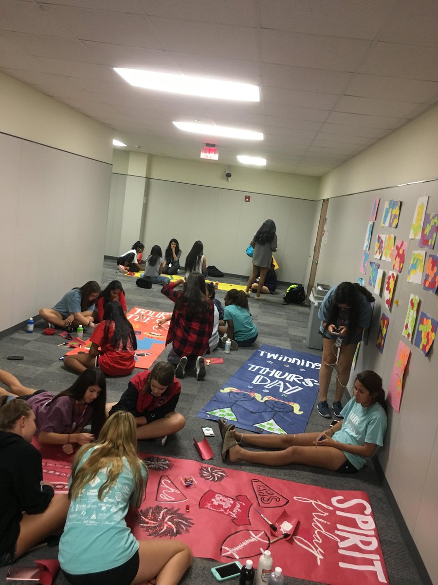 stuco_coppell's tweet photo. Banners are finishing being decorated! #CHSHC #CHSRise https://t.co/noWsI9piRx