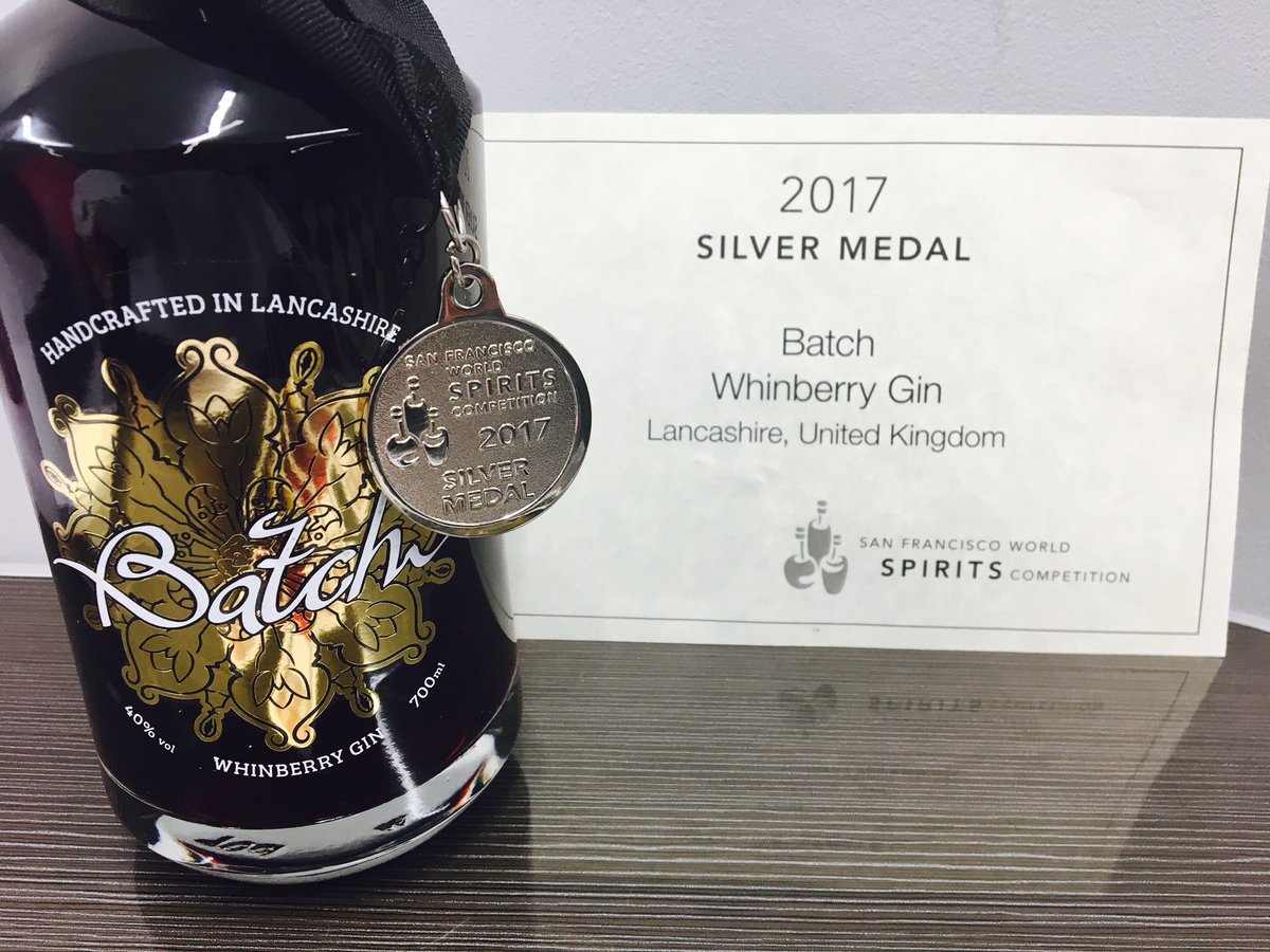 urban_grapevine's tweet photo. Thanks @BatchBrew for a great visit. Love your ethos and your #gin #whinberrygin #Burnley #NewtonleWillows #gintasting #ginbar https://t.co/44sRNLVOFH