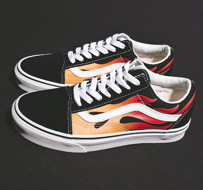 blackwell_shoes's tweet photo. 🔥 Flame On! 🔥 That's right. These Old Skool's have FLAMES! @VANS_66 #vans #oldskools #skate #flames #fire #lit #sneakers https://t.co/1WOahuBKyc