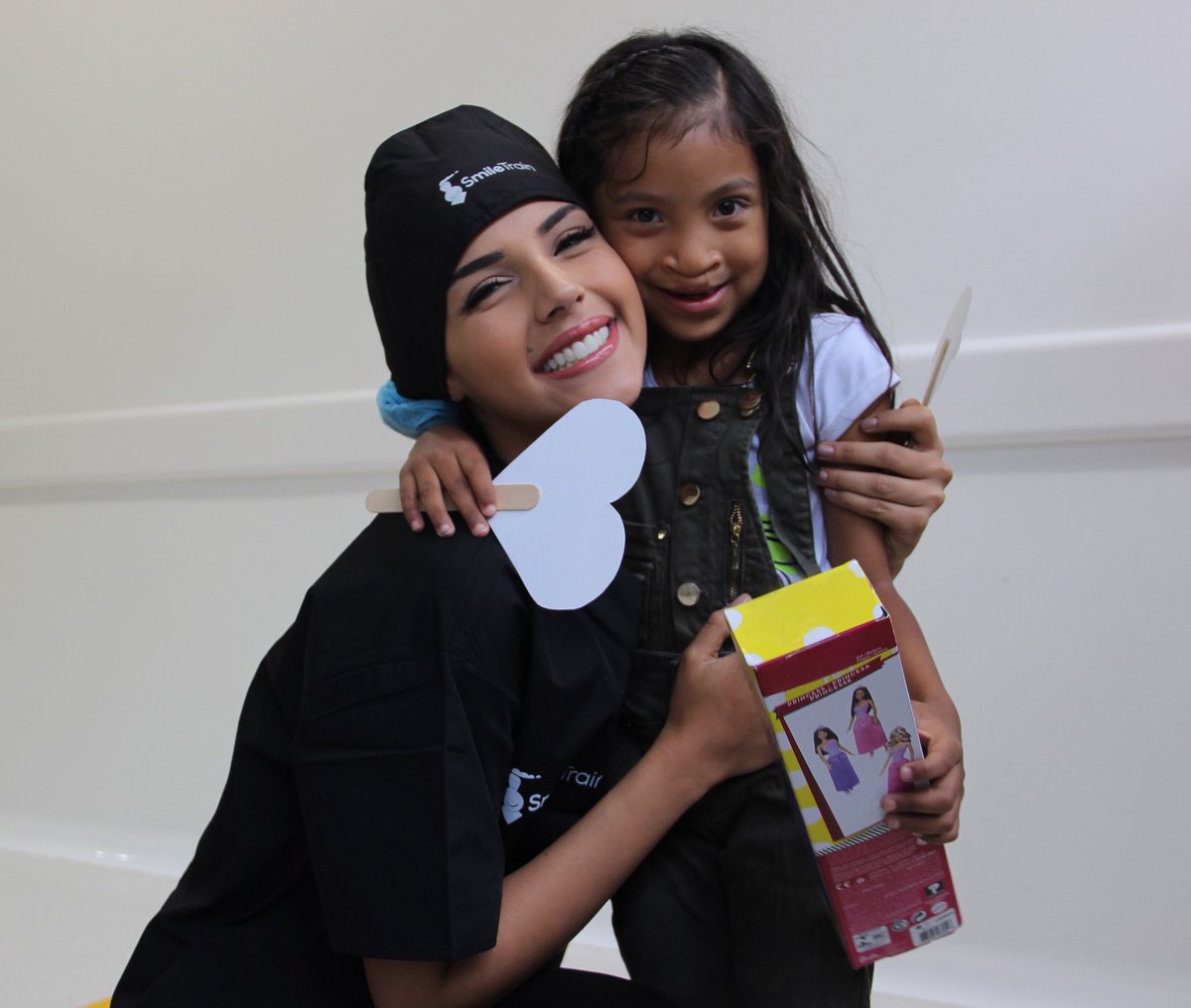 ReinadoColombia's tweet photo. Lléname de muchas sonrisas que me lleguen al alma. @Smiletrain @SmileTrainLA 
#MásQueBelleza #CNB #SACleftWeek https://t.co/Vu2G9RarAV