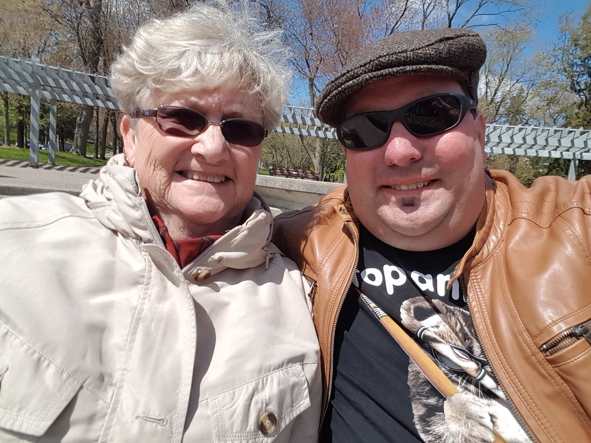 Darth_Pingu's tweet photo. #CoolParentsIn5Words Survived cancer AND car accident 🤘 https://t.co/s6YqhTjGfr