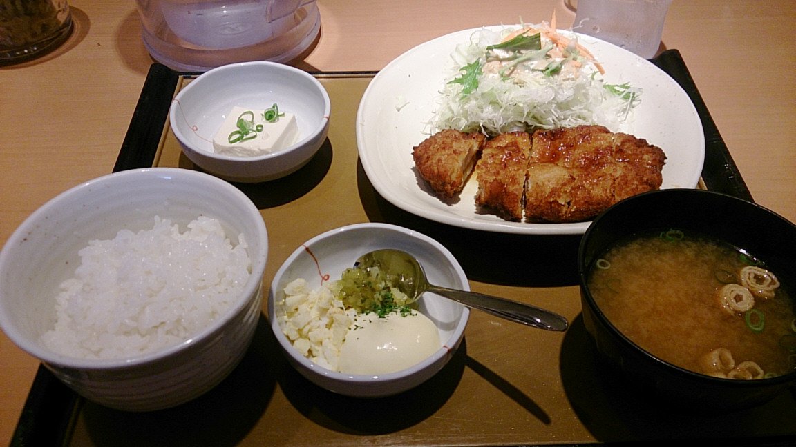 ゴッシ R7l ついにやよい軒でチキン南蛮定食を食べてきました マヨネーズ ピクルス ゆで卵を自分で混ぜて好みのタルタルソースを作れるのがとても良い 俺はマヨ少な目が好みなのでそんな感じで混ぜ混ぜ タルタル付けずとも十分美味しいチキン南蛮が