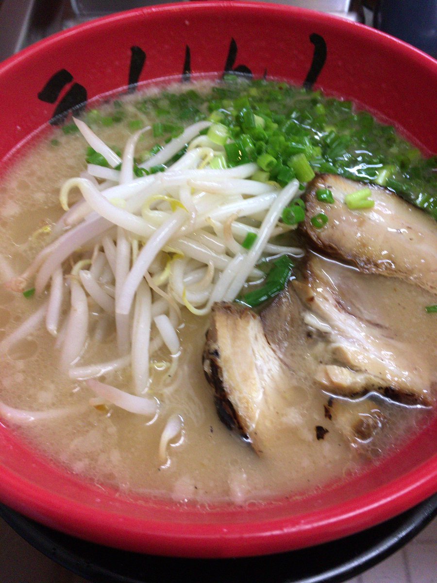 太麺とんこつラーメンです🍜

#丸十#ラーメン#太麺#全粒粉#豚骨