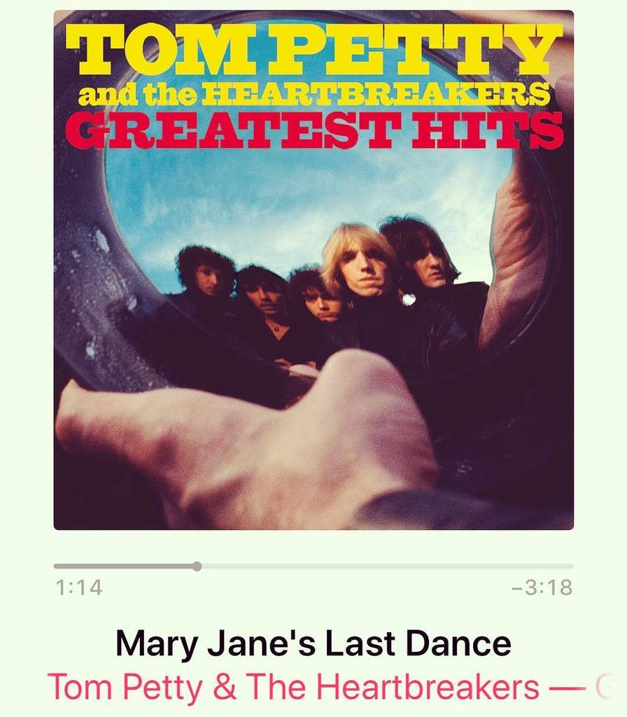 HelsClancy's tweet photo. #rip #tompetty 💔 https://t.co/kIFOhjC11p https://t.co/wVl3CMVX8z