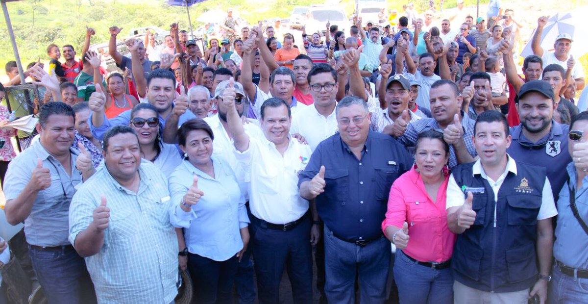 Sedesolhn's tweet photo. La #SEDIS y la Fundación #Predisan firman convenio el cual construirá un total de 30 viviendas completas. https://t.co/B3TKyS93Zk