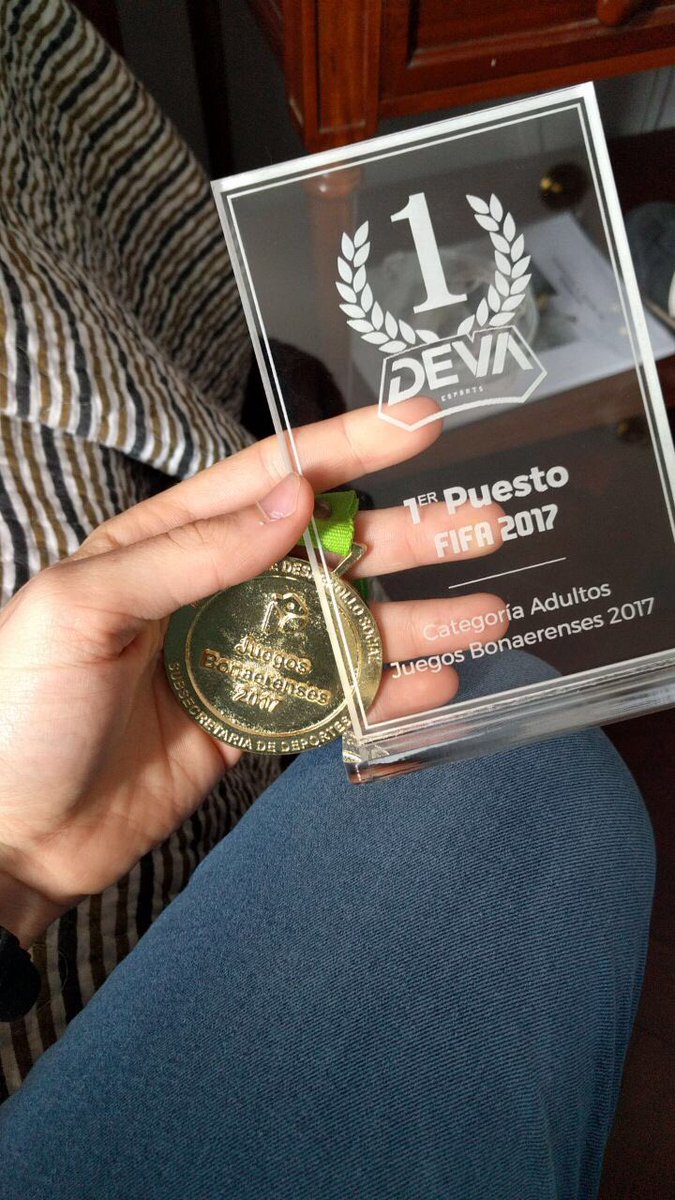 MediocresCup's tweet photo. Nuestro representante @nielsentomas se trae la de ORO para zona oeste. #SalúdCampeón #OrgulloMediocre https://t.co/YuBHqORCBh