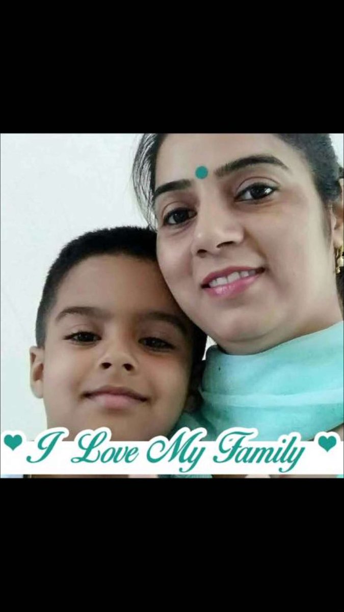 HackedByBread's tweet photo. Picture of vibes and his dumb family https://t.co/mDJvZdIwso