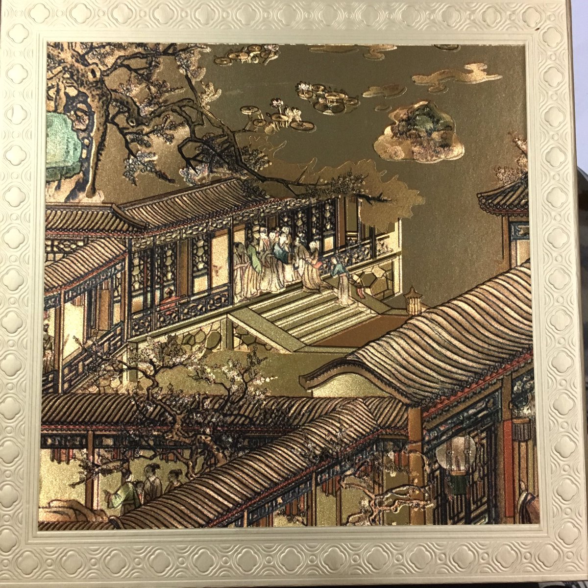 artECiM's tweet photo. When a student buys you Moon cakes and the box is a work of art. #luckyteacher #thankyou https://t.co/zOCxVyIhYw