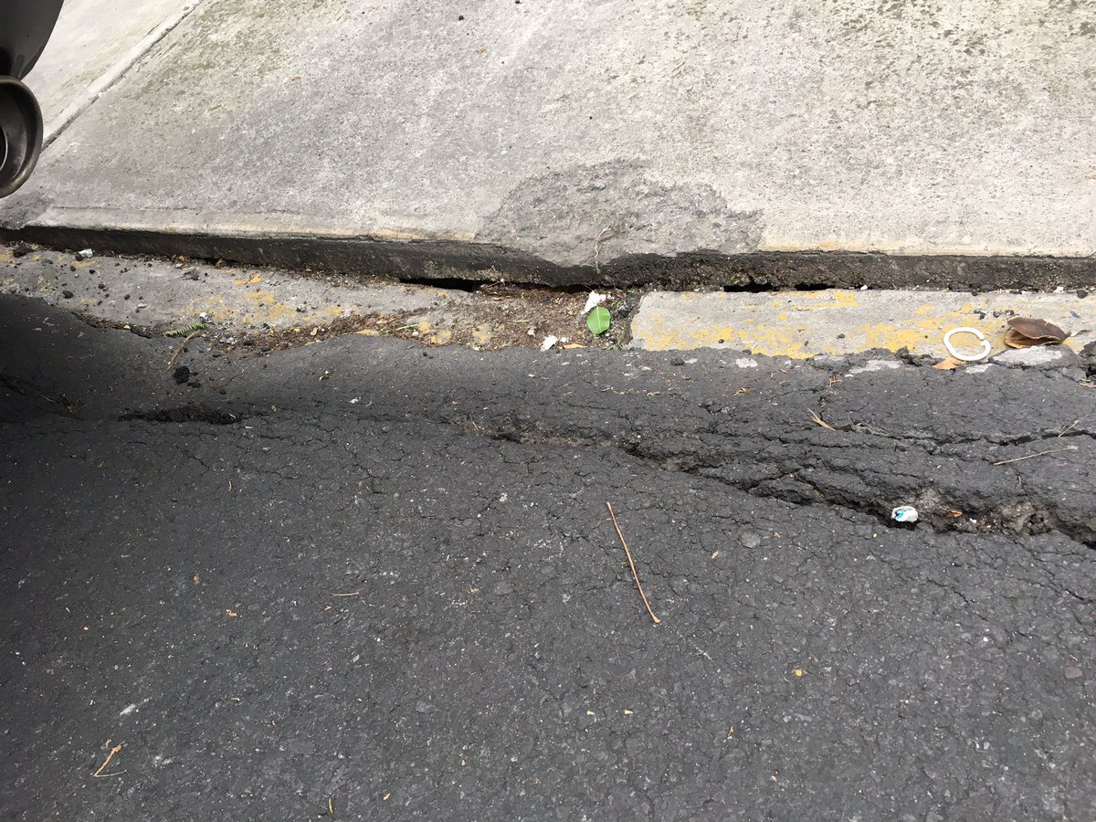 retioDF's tweet photo. Hundimiento en iztacalco,ya hay un reporte,lo que no hay es respuesta. agr… https://t.co/9FwBcUxXyM —@Valeriegleek13 https://t.co/B6jlJZeQar