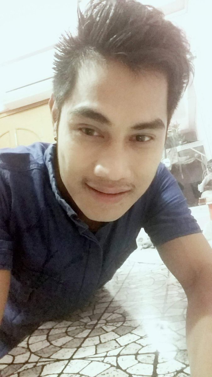 YeswanH's tweet photo. သူ႔ကိုခ်စ္​ရင္​ သူကျပန္​ခ်စ္​တယ္​တ့ဲ https://t.co/l2Dt2UnJBF