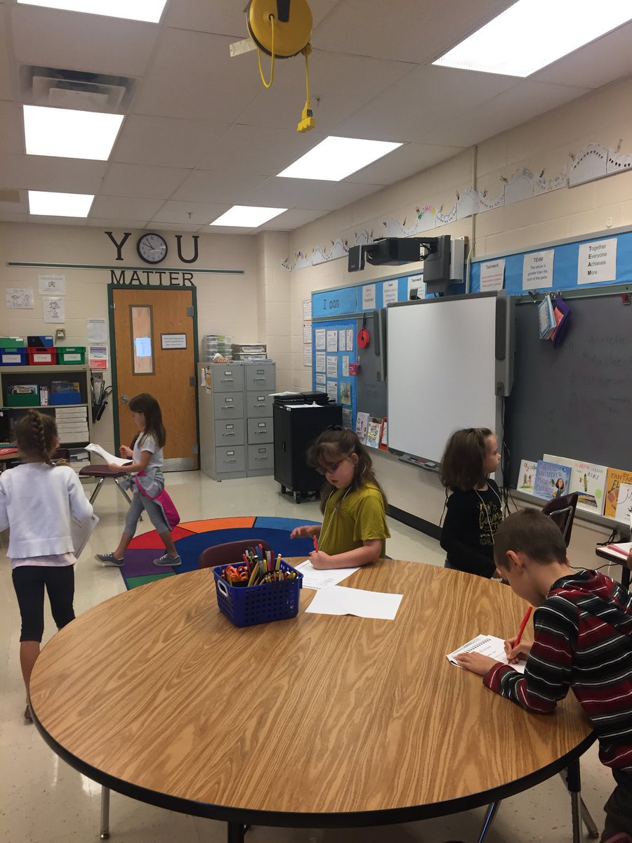 kristiekraynak's tweet photo. Our little first grade detectives hard at work looking for clues! #deductivethinking #Dudley #glenkirkknights #PWCS https://t.co/3GWt8jzc7i