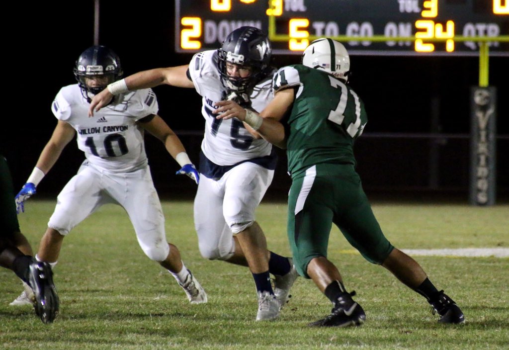 linemanissues's tweet photo. Getting held all game...#dlineprobs https://t.co/q3fn91RqMa