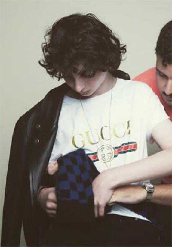 finnwolfhardbr's tweet photo. Finn Wolfhard vestido Gucci para um covershoot, Styled by Victor Blanco. https://t.co/il9UrW2G4a