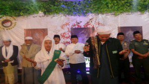 HalloJabarCom's tweet photo. Bupati Garut Hadiri Acara Haul Abah Sepuh Ajengan Ijazi https://t.co/nqeDaT33NT https://t.co/QW46SjS5aB