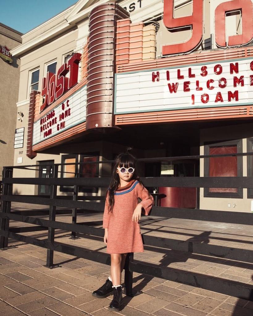 Officially sweater dress weather 🙆🏻
Dress: <a href="/oeufnyc/">Oeuf</a>
Sunnies: @wearesonsanddaughters
Boots: @drmartensofficial
📸 by… ift.tt/2ynTk8E