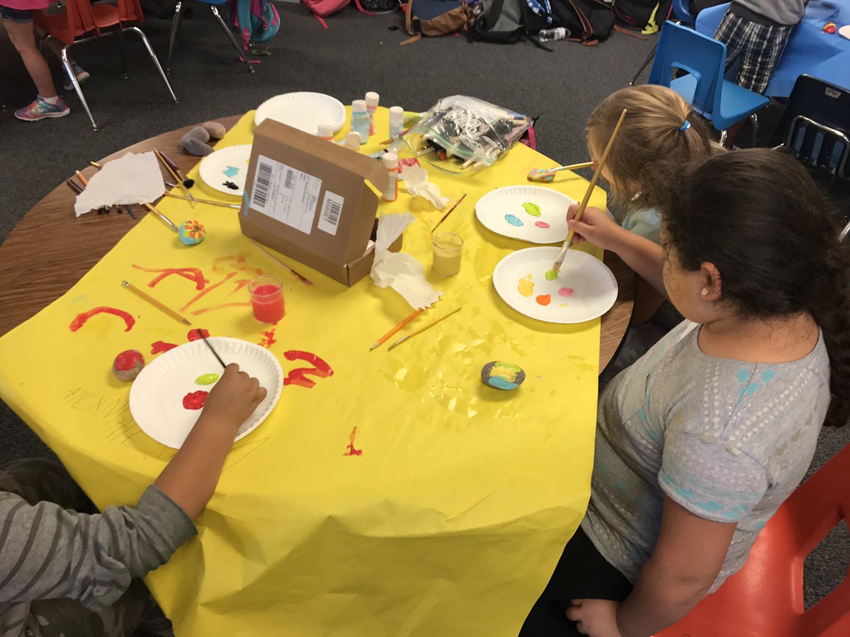 jturner611's tweet photo. Painting rocks for our #TXsprouts garden in our Garden Art Enrichment club! @VoigtAIA_RRISD https://t.co/gQDlVRG0kW