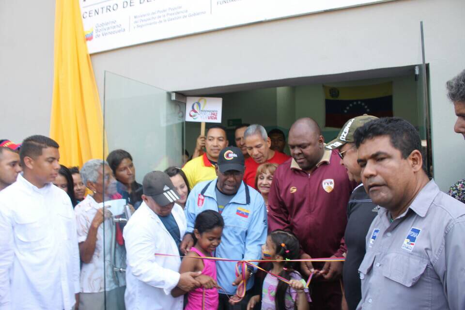 FidelVsquezPSUV's tweet photo. El Centro de Deporte y Cultura Hugo Chávez ubicado en Sotillo abre sus puertas para todos los jóvenes del municipio y sus zonas aledañas https://t.co/DSUWXvhEdJ