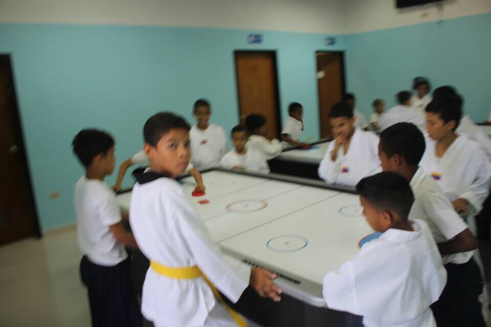 FidelVsquezPSUV's tweet photo. El Centro de Deporte y Cultura Hugo Chávez ubicado en Sotillo abre sus puertas para todos los jóvenes del municipio y sus zonas aledañas https://t.co/DSUWXvhEdJ