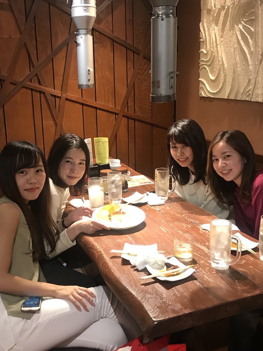 tokutsuku's tweet photo. 昨日は、関学、神戸女学院の美女4人が来店してくれました😍
まゆさんへのサプライズも成功し、とっても嬉しそうでした😆
お誕生日おめでとうございます🎉🎂🎁🎈
今年もまゆさんにとって良い一年になりますように😘

#とくまるつくねや https://t.co/KzL0q9hImL