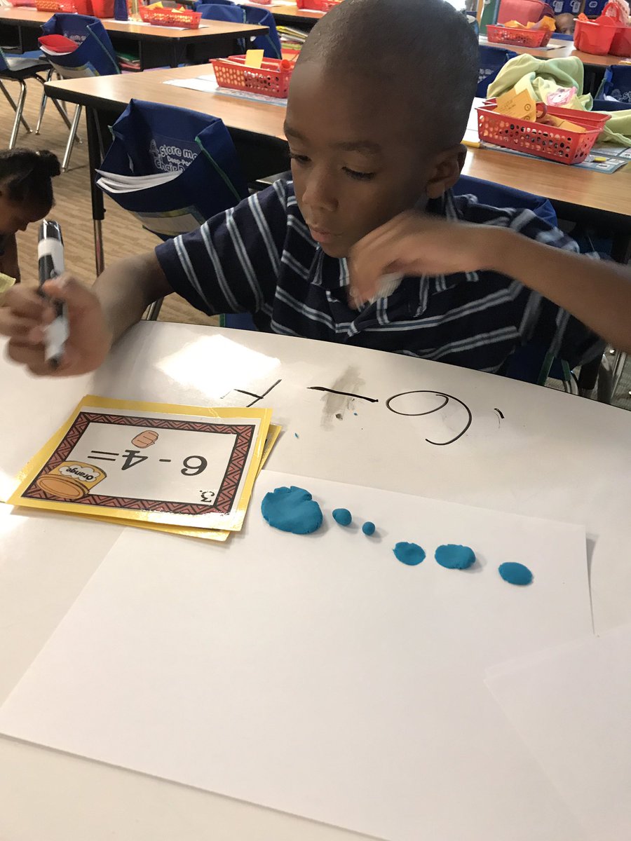 srscottLES's tweet image. Hands and minds are always on in first grade! #scienceandmath #handson #whatstudentsneed @LeaphartElem