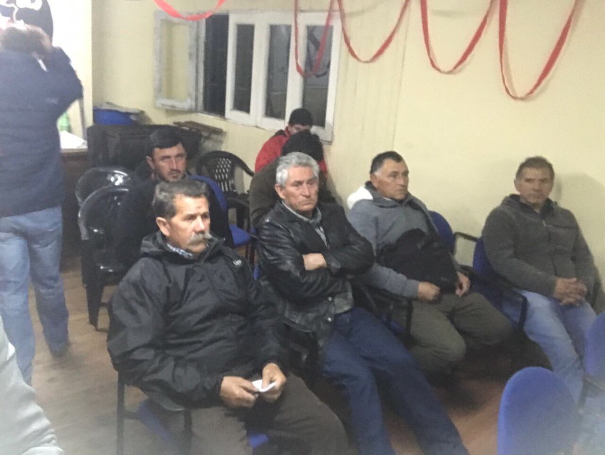Clo_Aravena_L's tweet photo. #DialogandoSeConstruye junto a los "Viejos Crack de Linares". #ClaudiaAravenaDiputada #PorElMauleSur https://t.co/AlvkiCoL6l