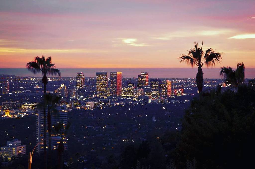 " I wanna glide down over mulholland, I wanna write her name in the sky" RIP Tom Petty! #tompetty #lalegend #mulho… ift.tt/2fJjc3u