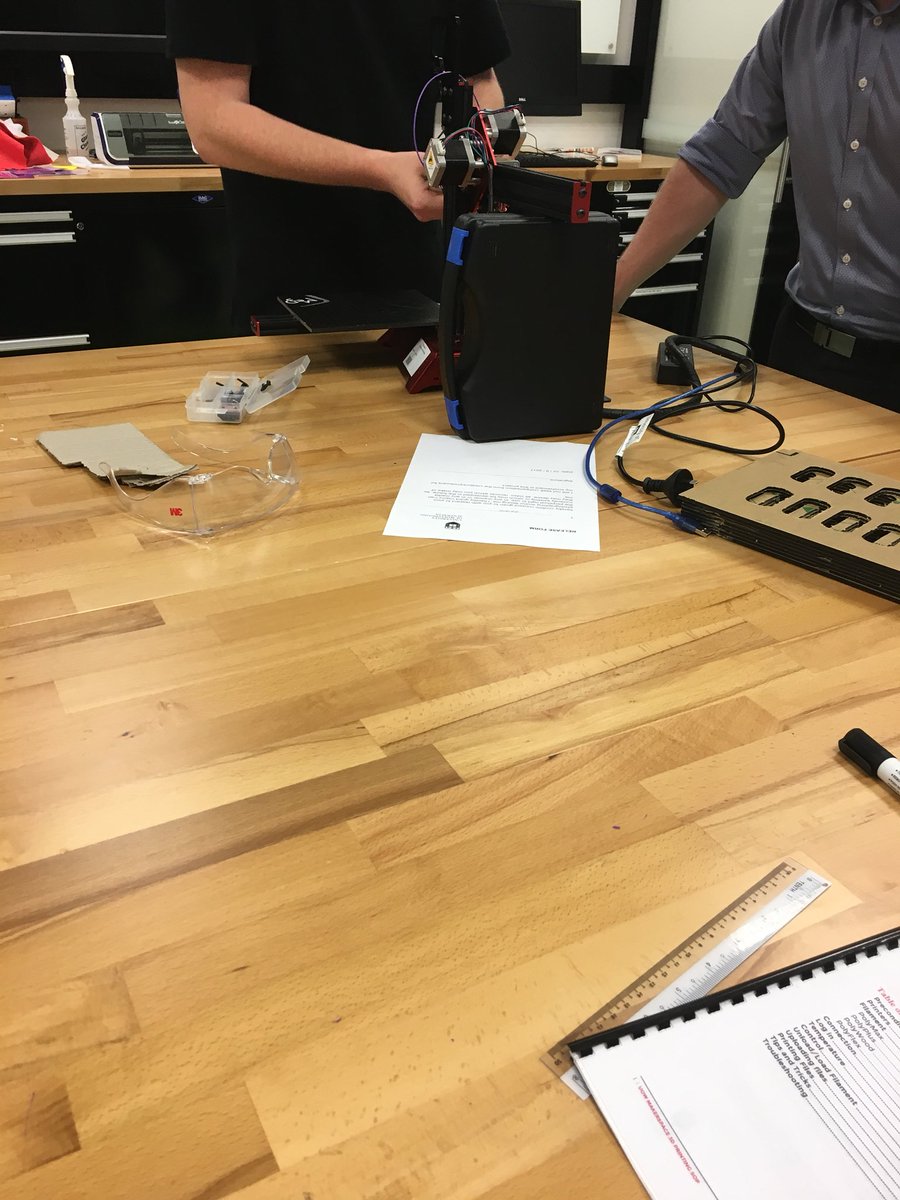 3DprintDummies's tweet photo. This is going to turn into 3D printing WITH dummies we think 😱 #bcm206 https://t.co/ZCifs6Hasl