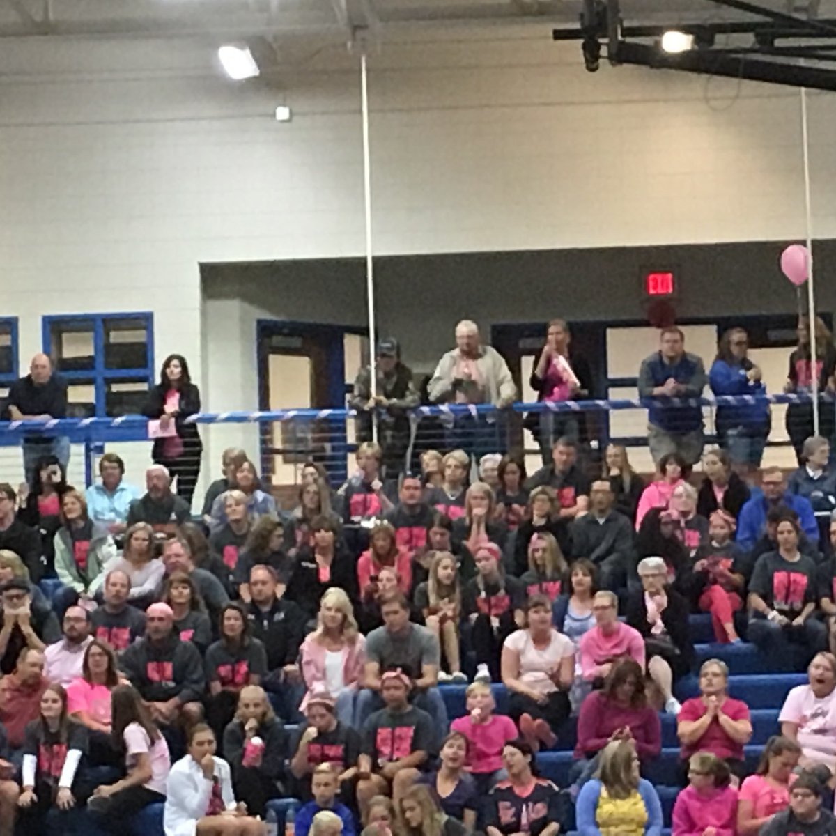 HHSRaiderProud's tweet photo. @hhsraidervb congrats on the huge dig pink turn out! Fun night https://t.co/jHXDnplVSg